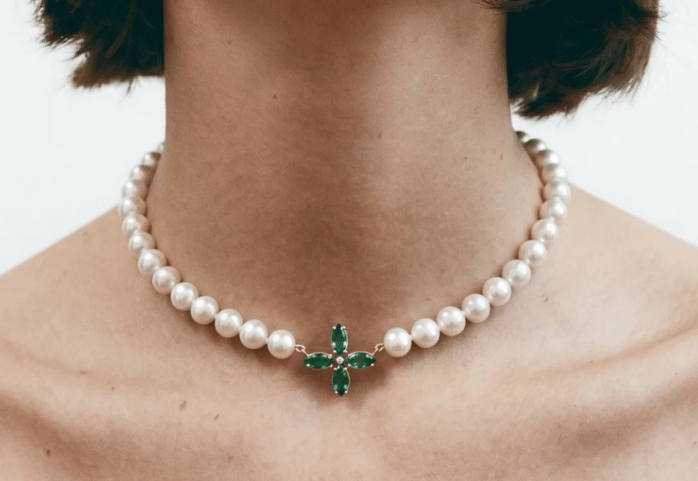 Emerald: A Journey into the World of the Enchanting Green Gemstone A Timeless Enchantment