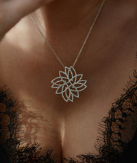 Round Diamonds Leaf Pendant