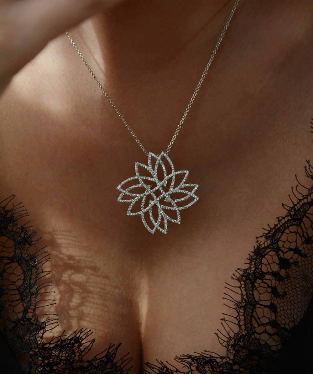 Round Diamonds Leaf Pendant