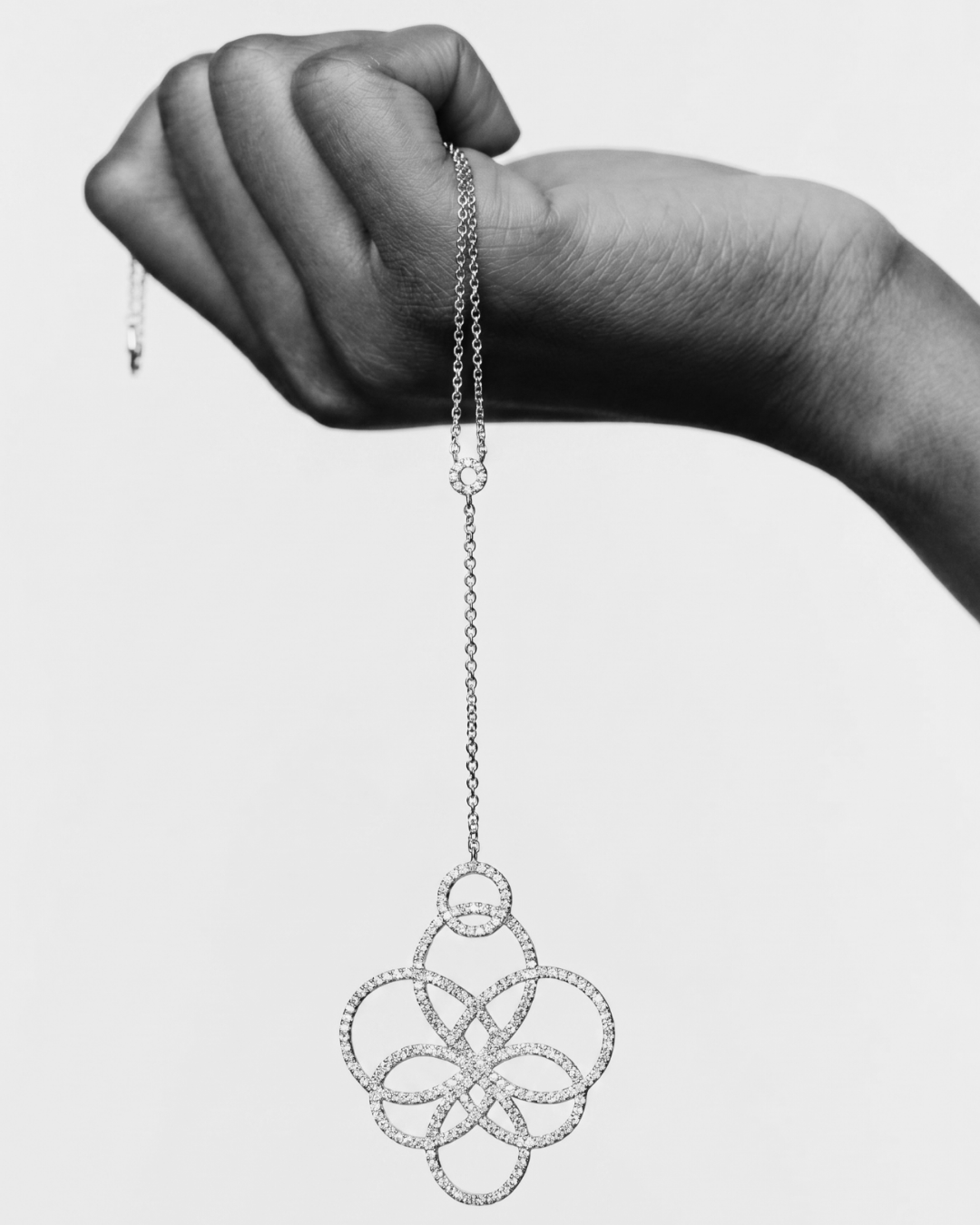 The Diamonds Arabesque Pendant