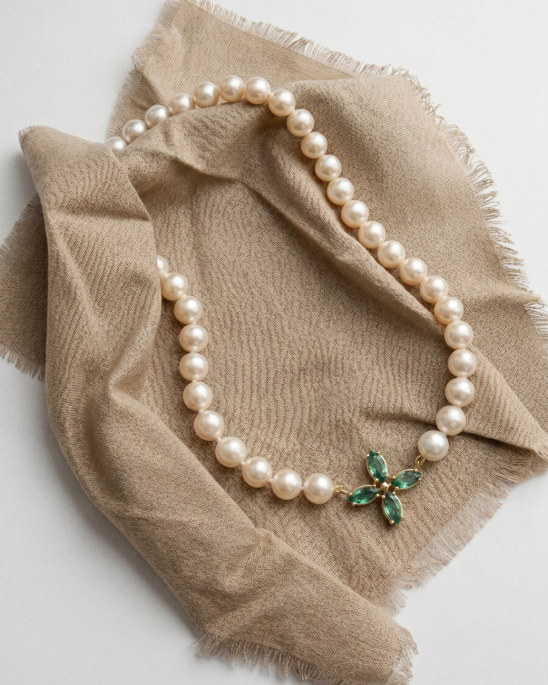 Pearls and Emeralds flower necklace