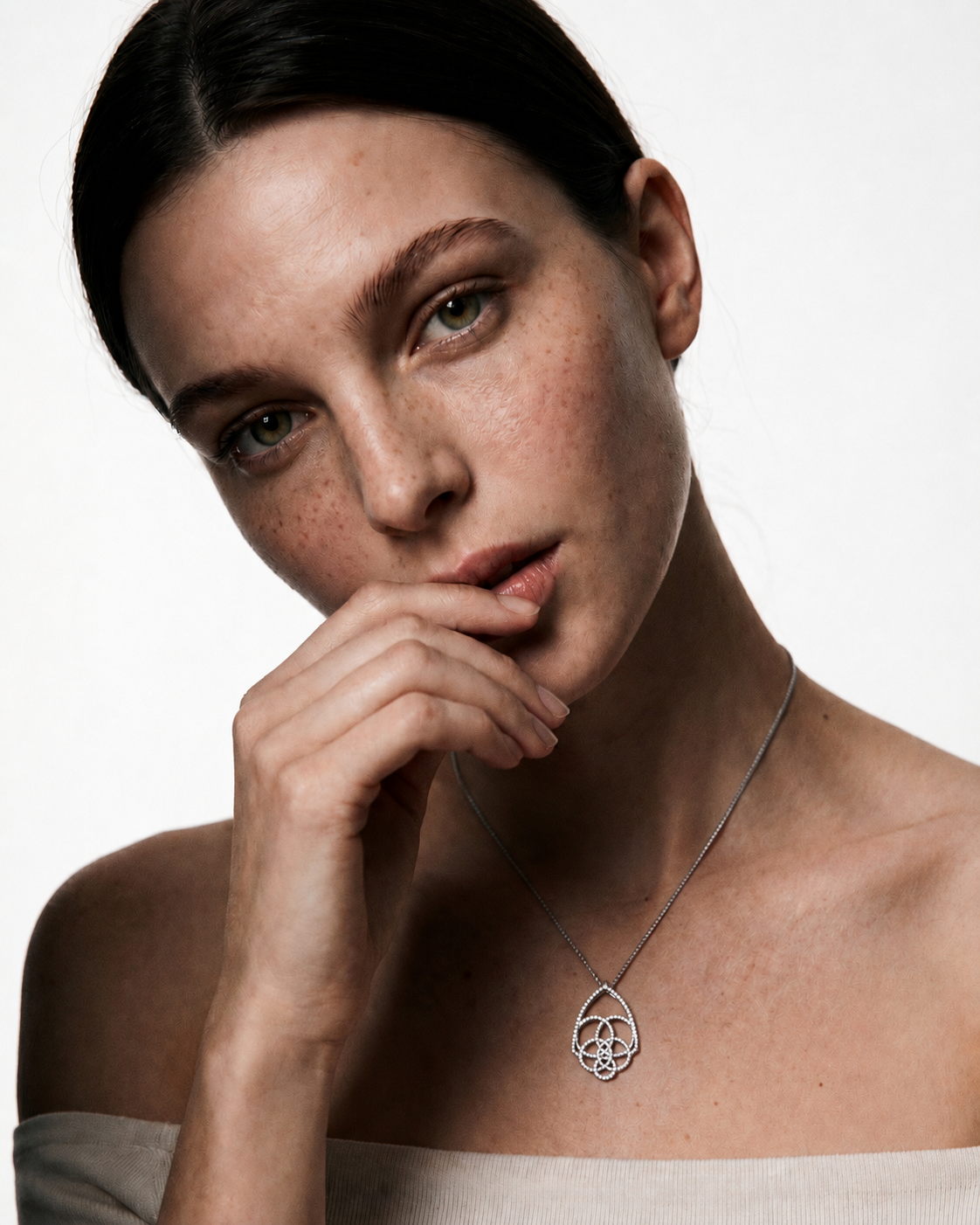 Diamonds Hamsa