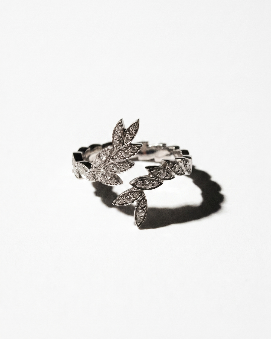 Serpentine Diamonds Leaves Ring