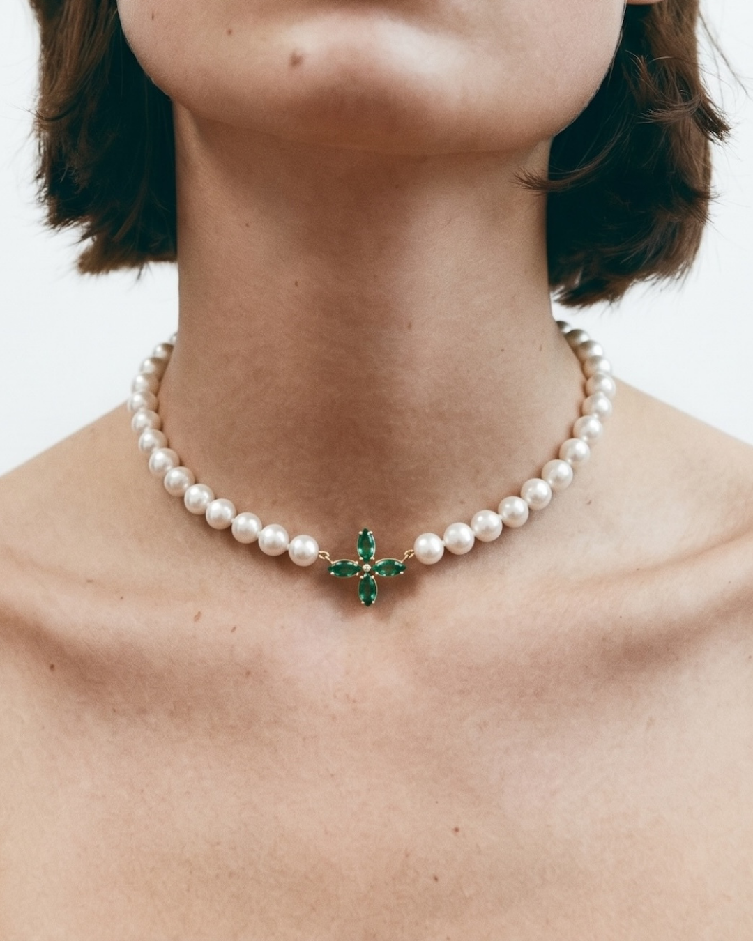 Pearls and Emeralds flower necklace