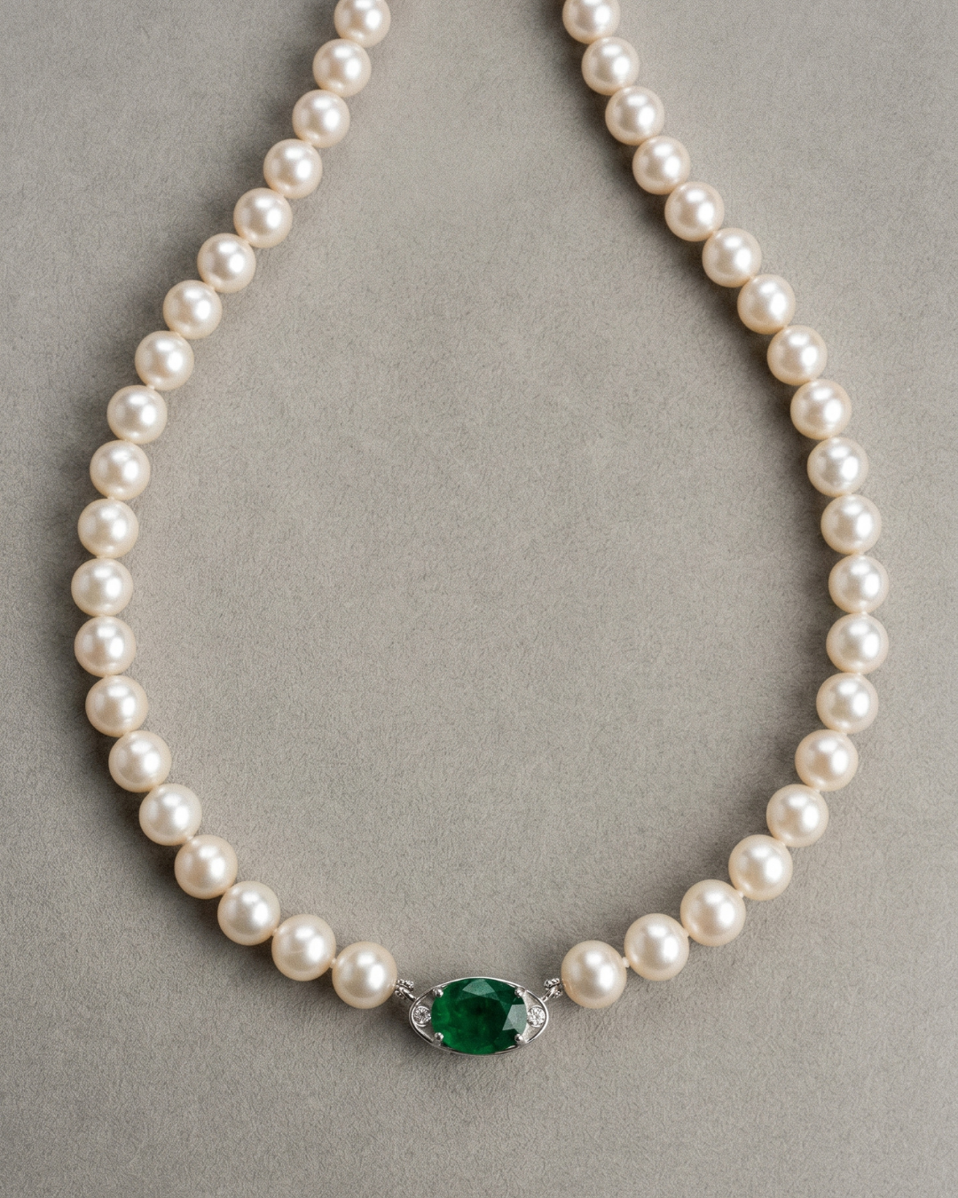 Pearls and Emerald necklace