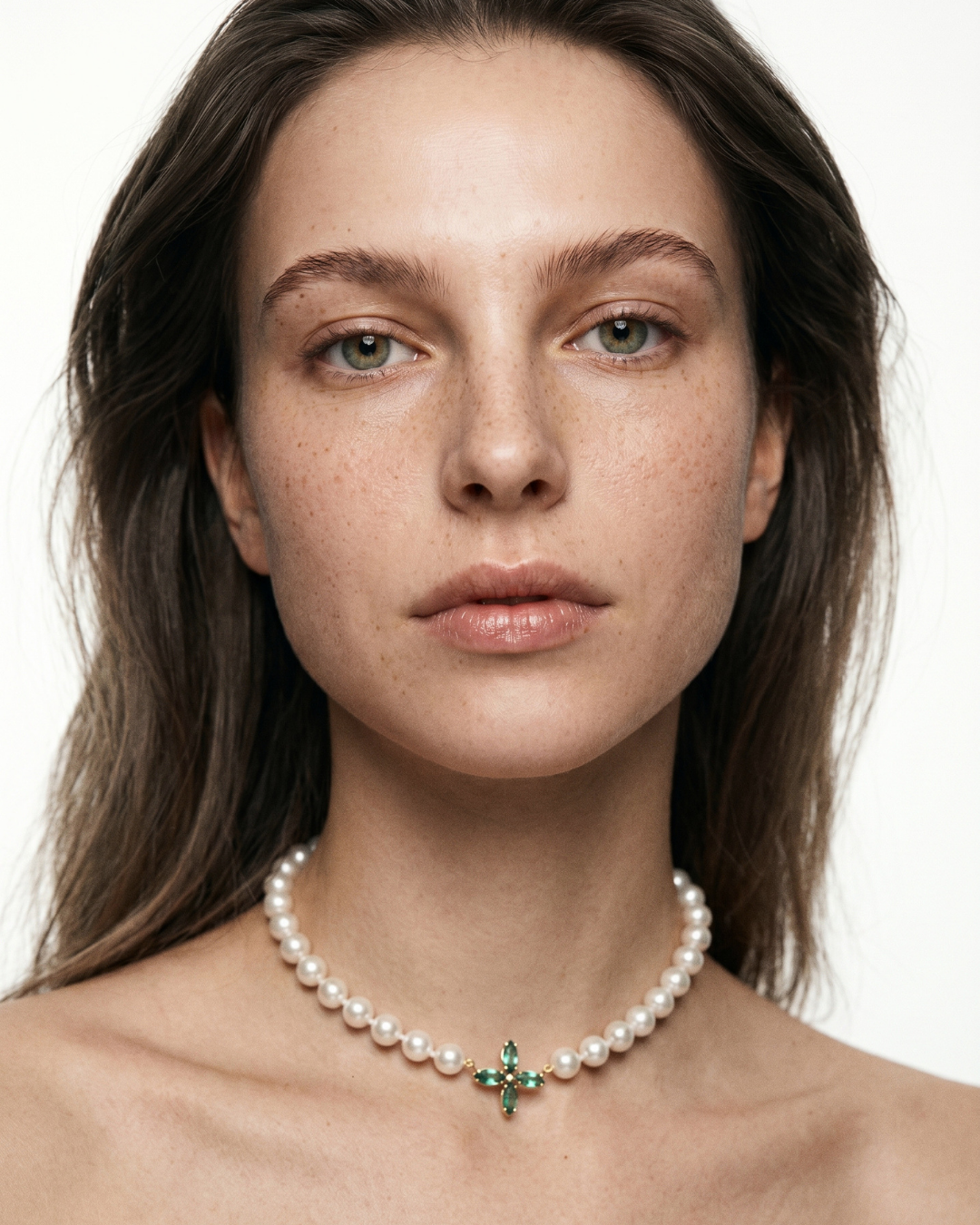 Pearls and Emeralds flower necklace
