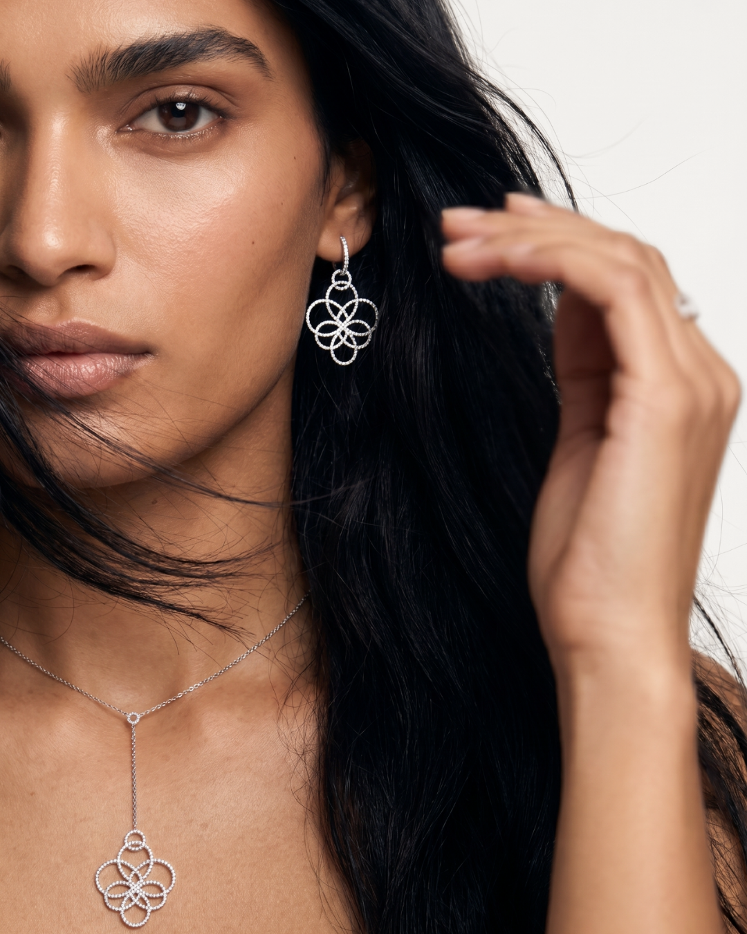 The Diamonds Arabesque Pendant