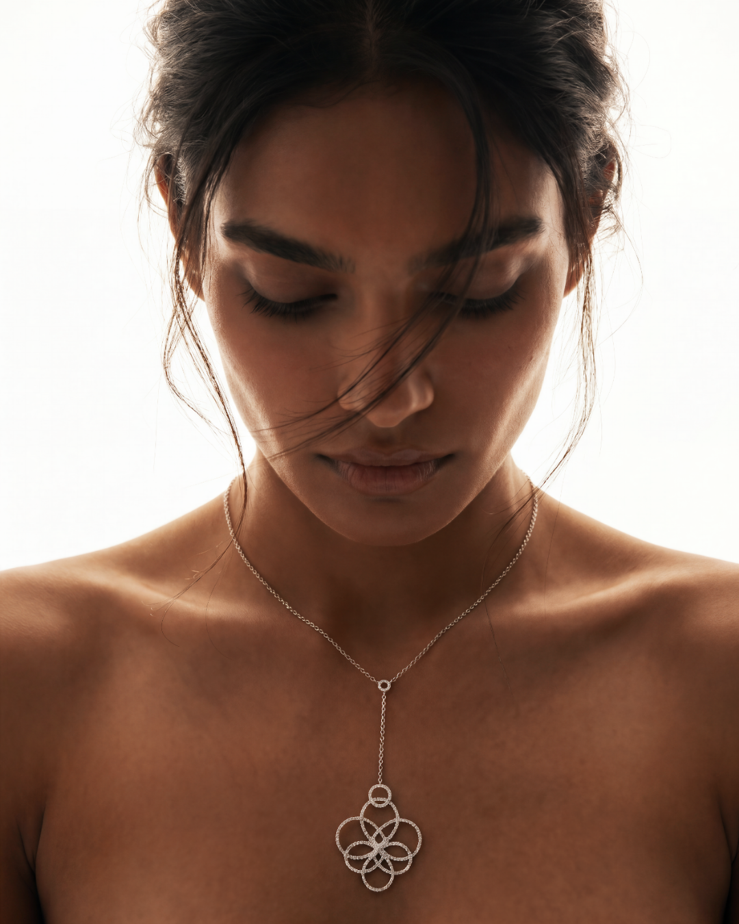 The Diamonds Arabesque Pendant