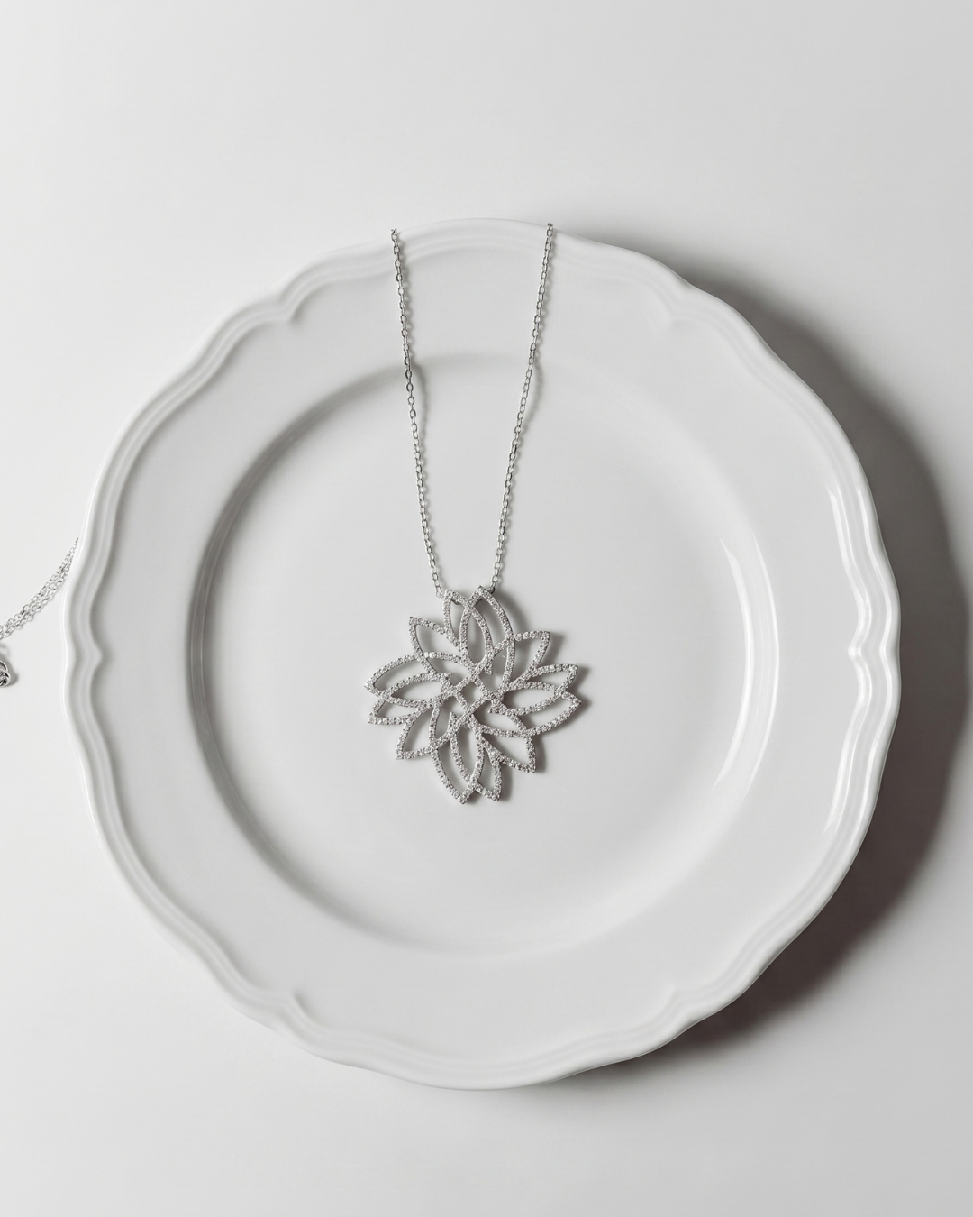 Round Diamonds Leaf Pendant