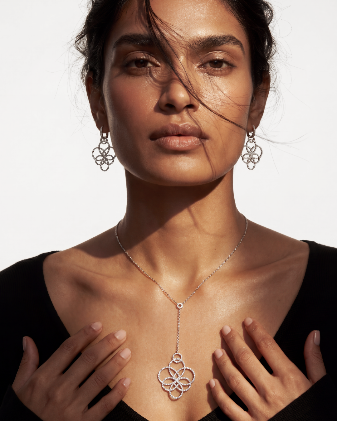 The Diamonds Arabesque Pendant